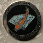 SAKKS - Kohaku on blue diamond, black background - 5 year small pin